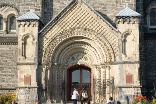 大学异地恋能长久吗？教你几个技巧维持异地恋